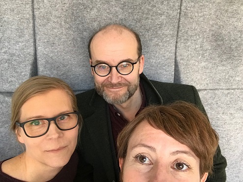 tydén och berg, podcastgäster och programledare tittar in i kameran