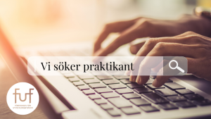 Ett par händer skriver på ett tangentbord och ovanpå bilden syns texten "Vi söker praktikant".