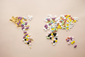 Piller i form av en världskarta