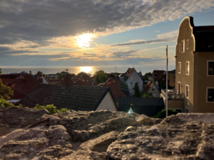 Utsikt över Visby i solnedgång